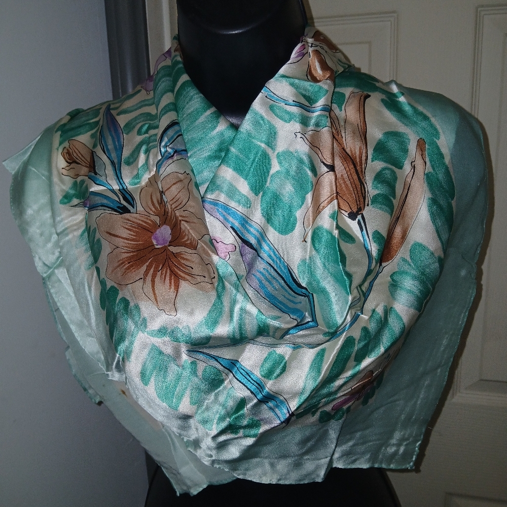 Vintage Oscar de la Renta Silk Scarf in Green and Cream
